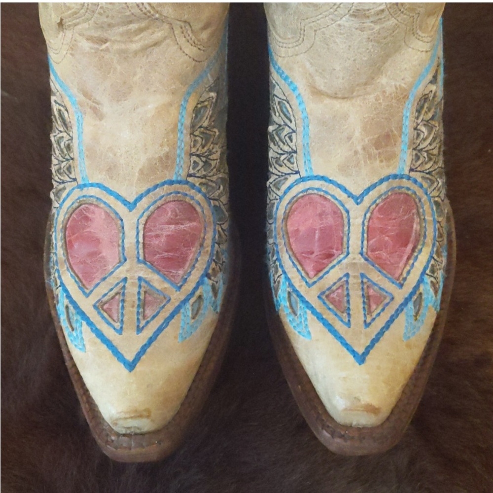 CORRAL Vintage Distressed Wings Hearts & Peace A1976 distressed boots Size 9.5 - Picture 6 of 15